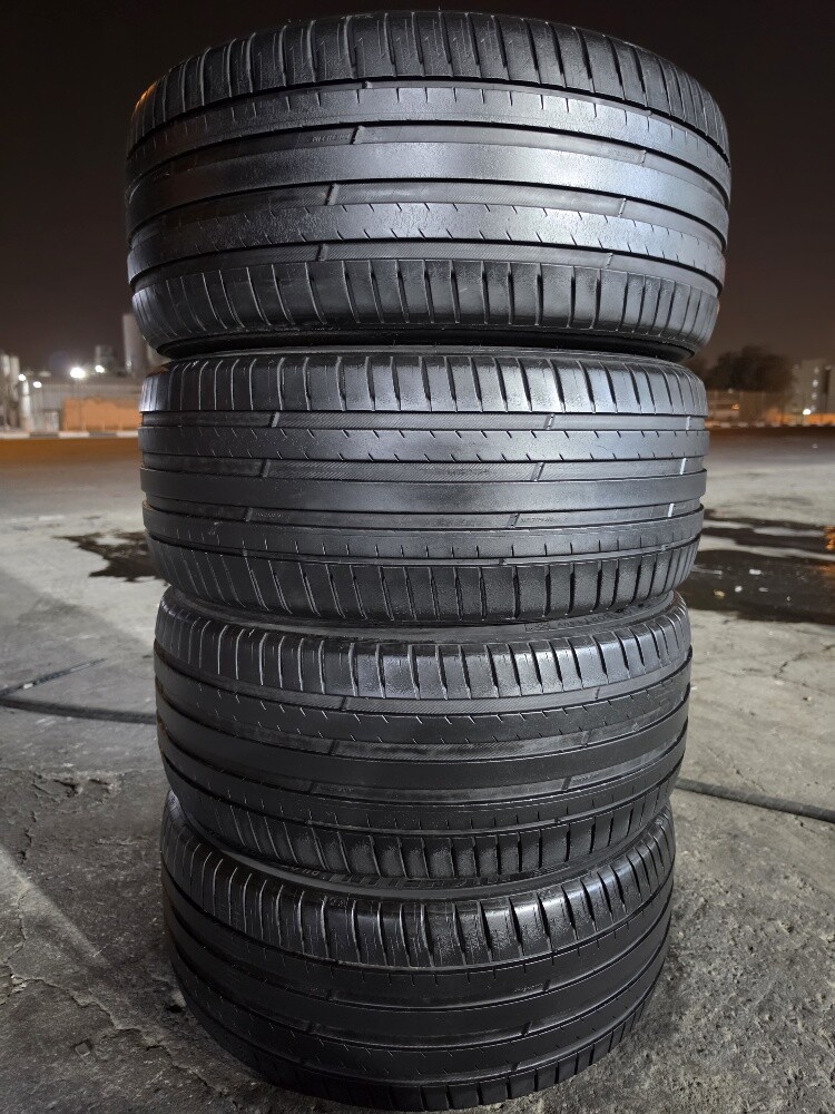 255/40/21 Michelin Tyre - 8