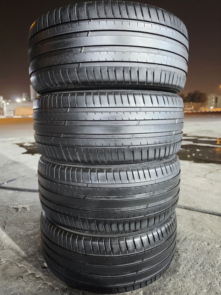 255/40/21 Michelin Tyre - 7