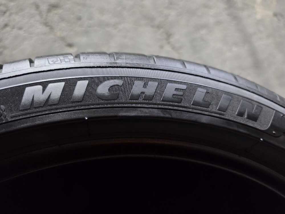 255/40/21 Michelin Tyre - 4