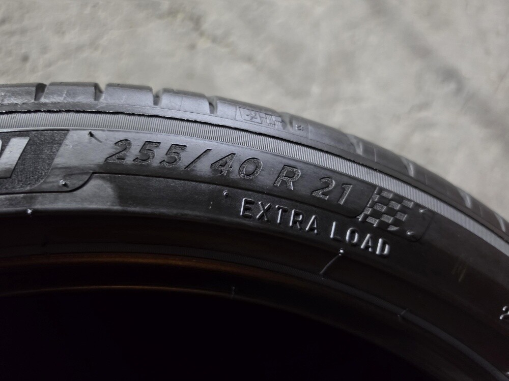 255/40/21 Michelin Tyre - 3