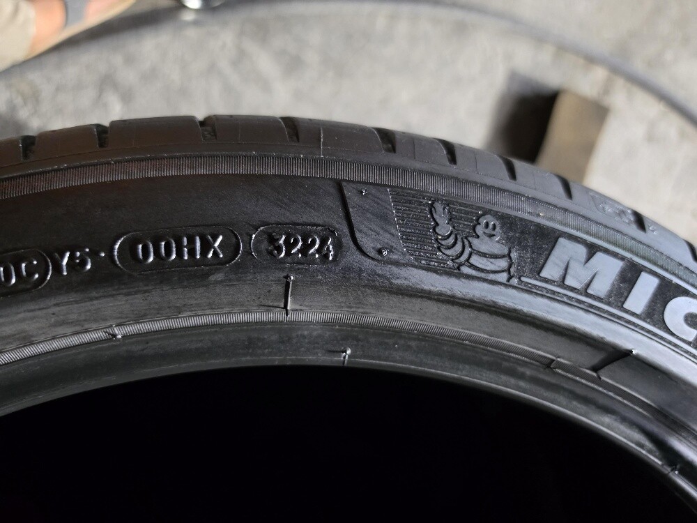255/40/21 Michelin Tyre - 5