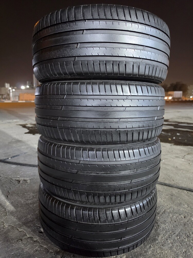 255/40/21 Michelin Tyre - 6