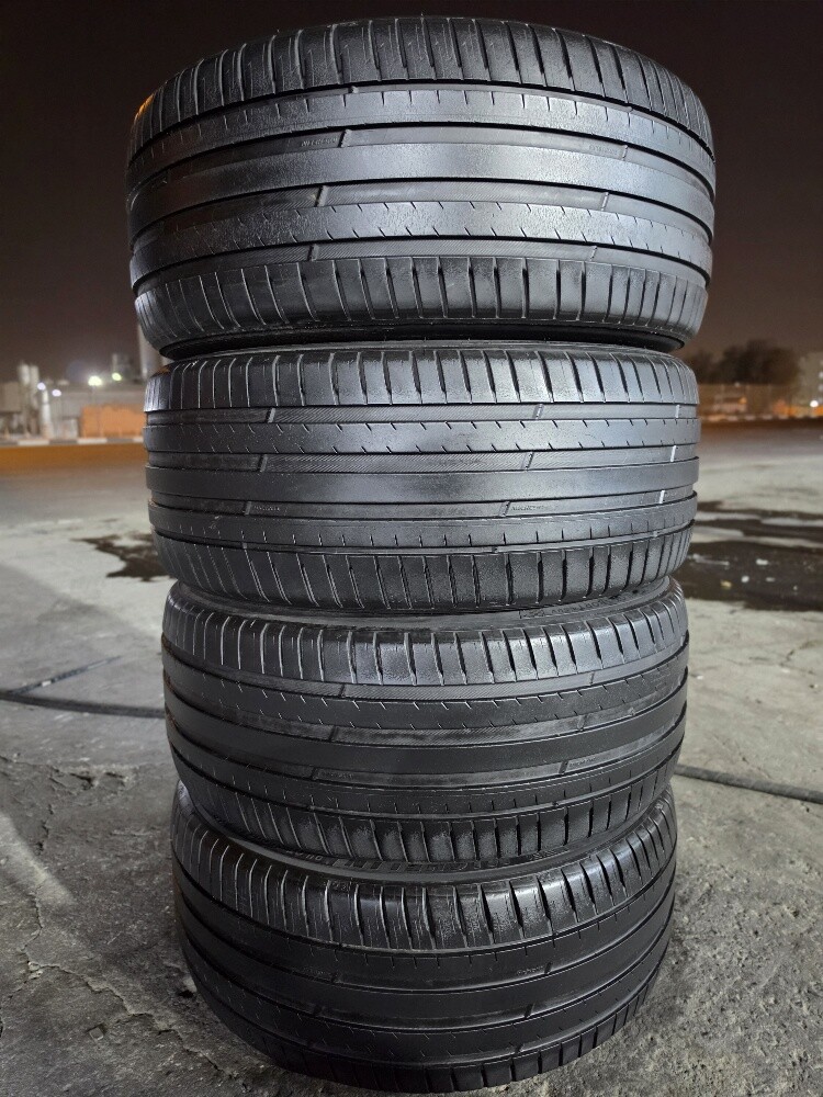 255/40/21 Michelin Tyre - 2