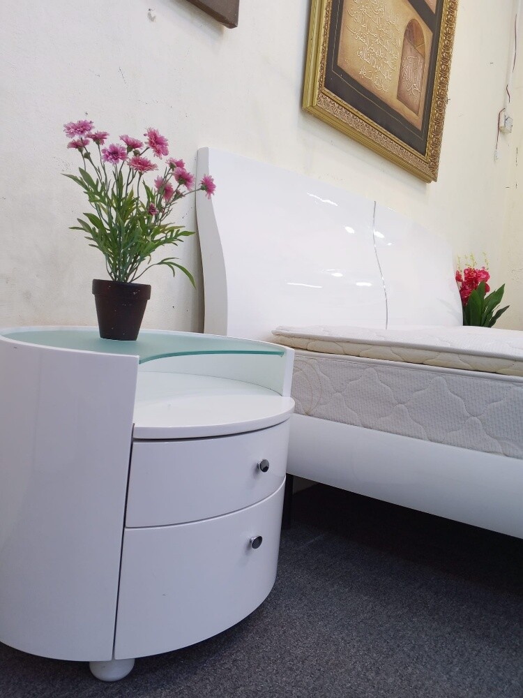 home Centre brand full bedroom set - 2