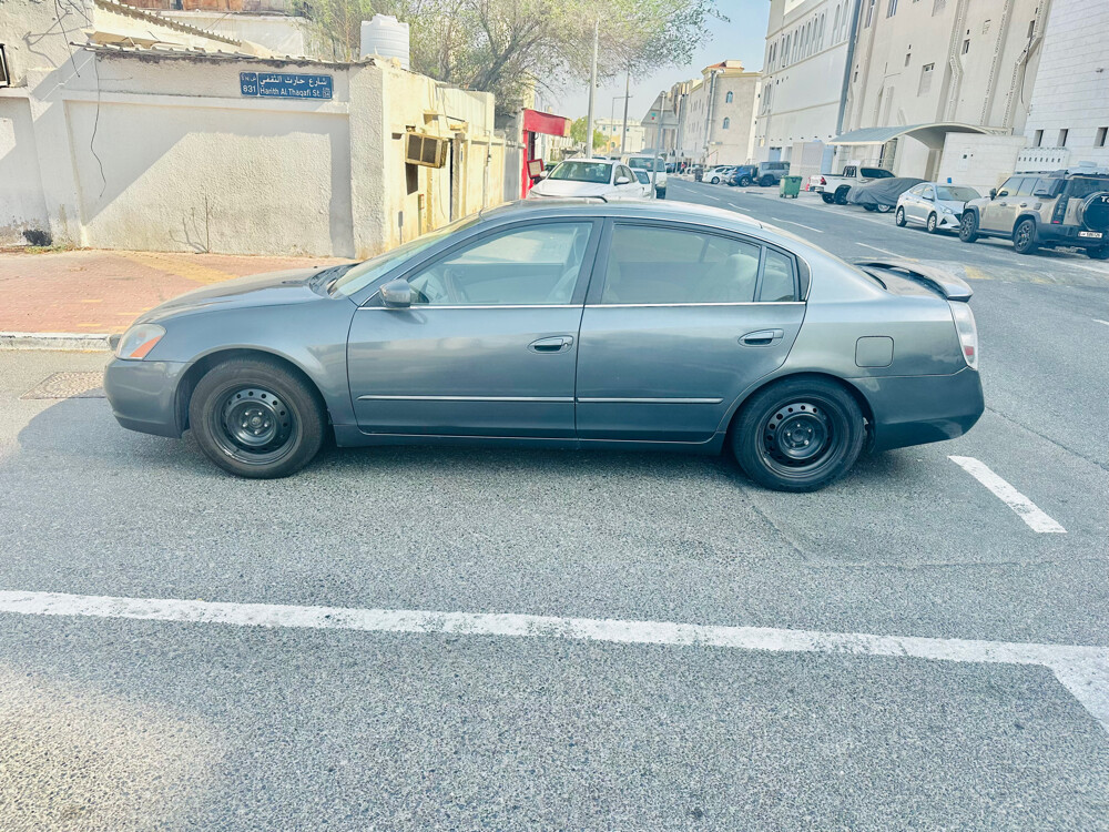 Nissan Altima Full option  - 10
