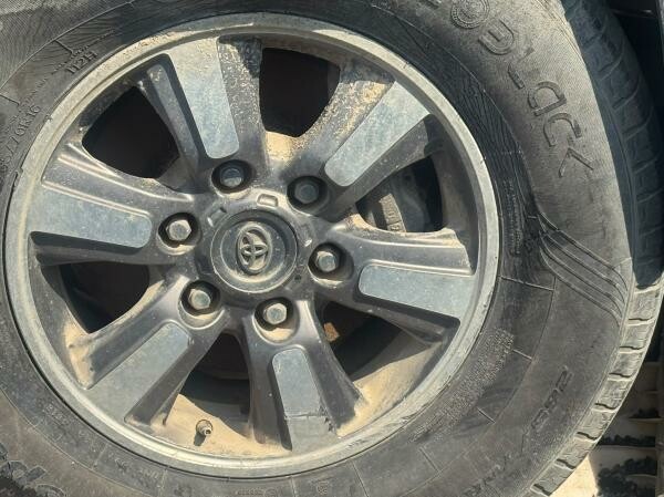TOYOTA FORTUNER 2010 - 7