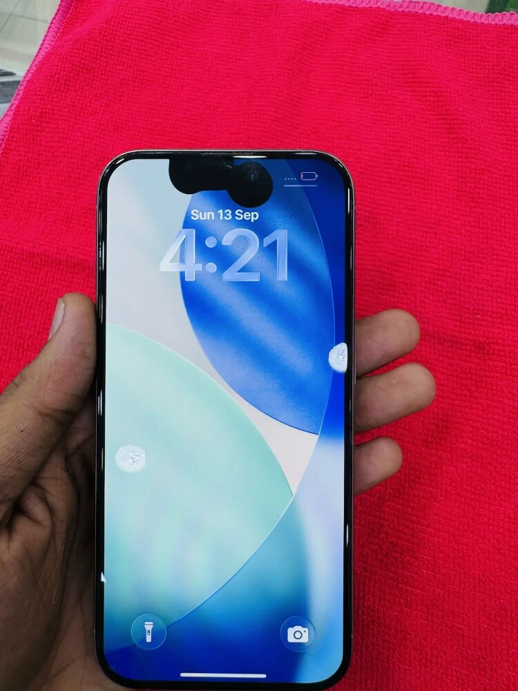 IPhone 15 pro, 256 GB Battery 79%, - 5