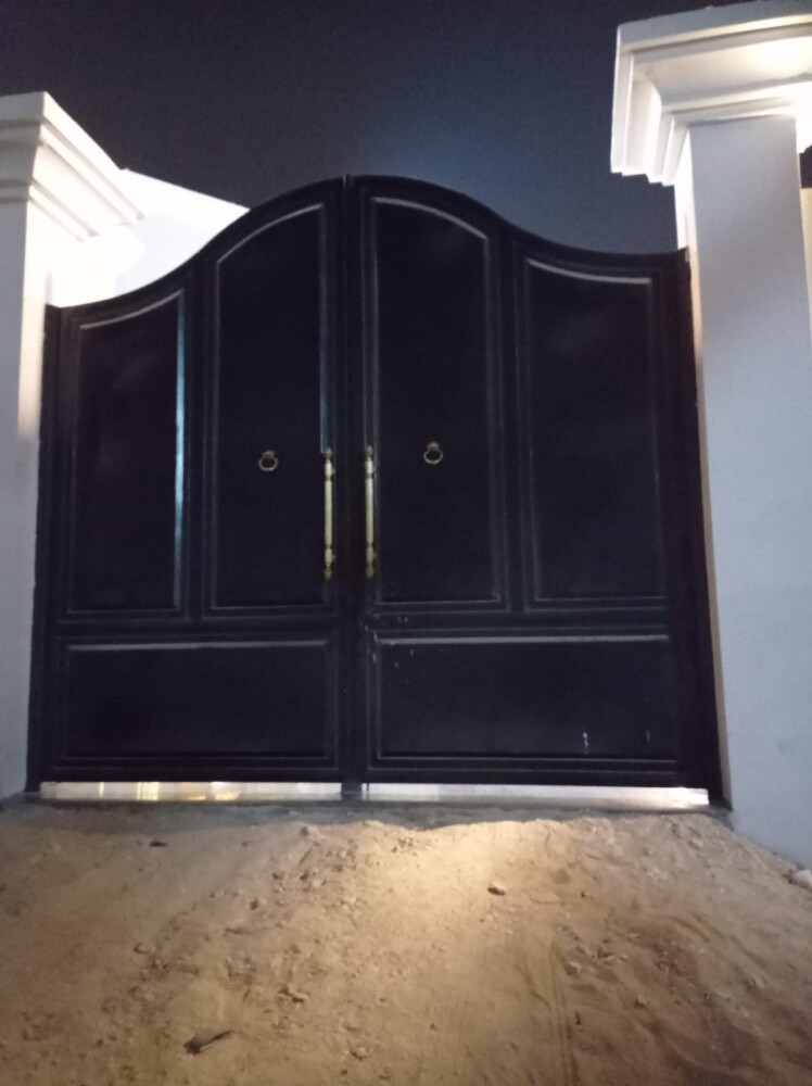Custom steel Doors and Farms - 14