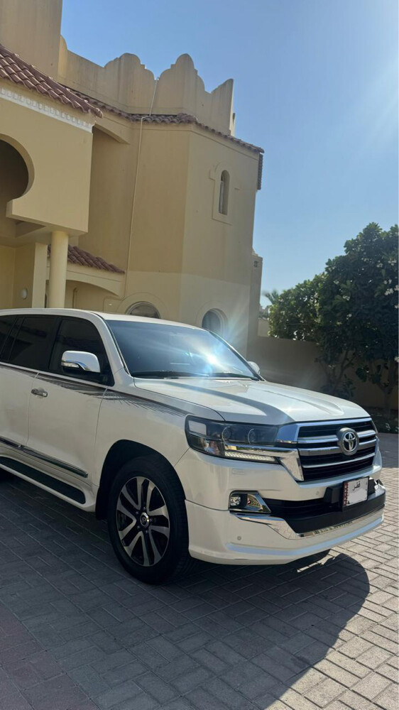 2019 Land Cruiser Grand Touring V8 - 4