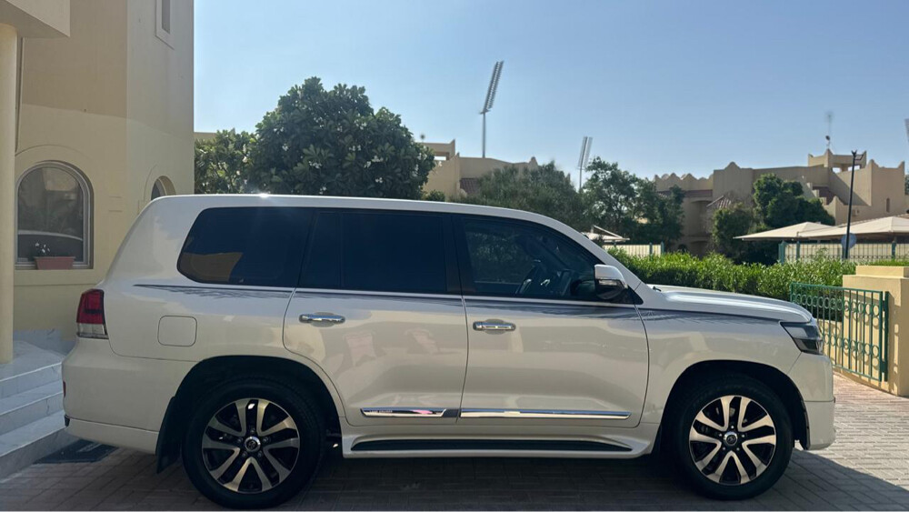2019 Land Cruiser Grand Touring V8 - 7