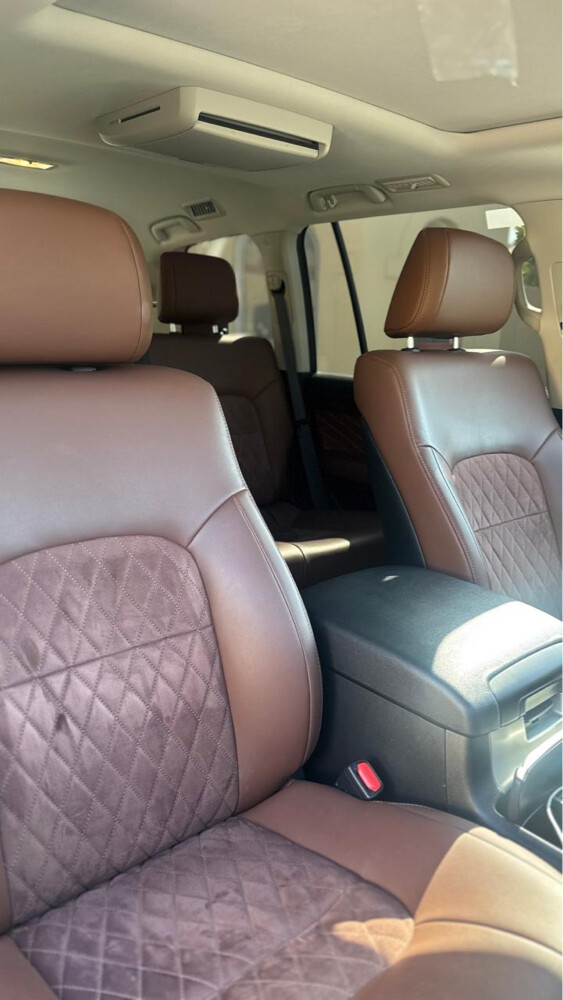 2019 Land Cruiser Grand Touring V8 - 10
