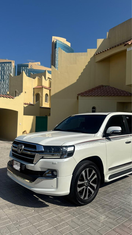 2019 Land Cruiser Grand Touring V8 - 5