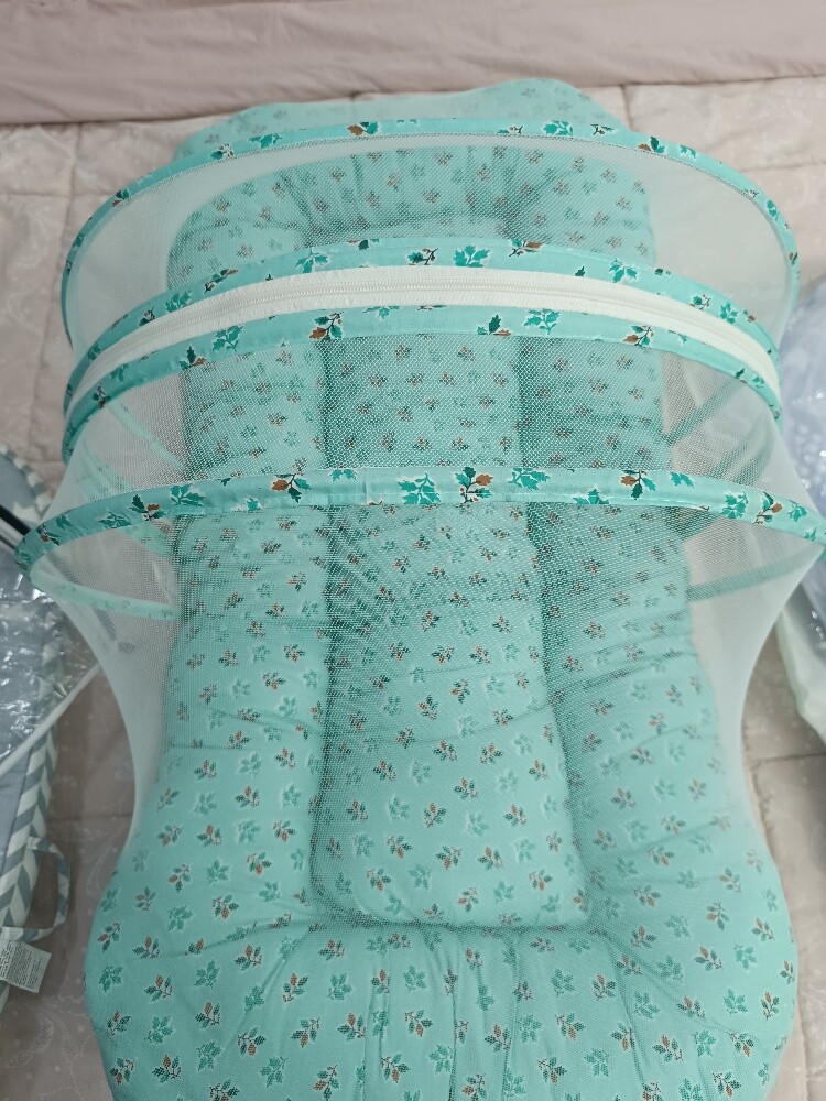 baby shower chair & small matress - 4