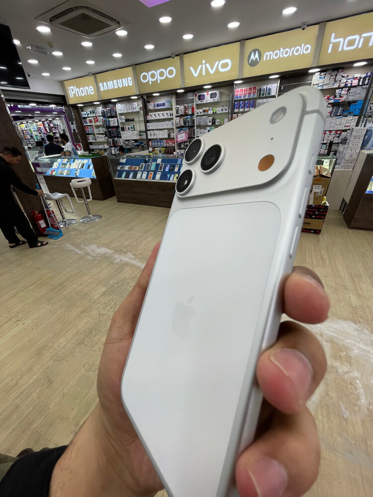 iPhone 17 pm 256GB 97% battery. - 4