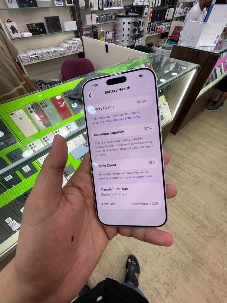 iPhone 17 pm 256GB 97% battery. - 3