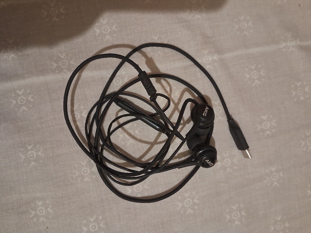 iPhone and Samsung items - 5