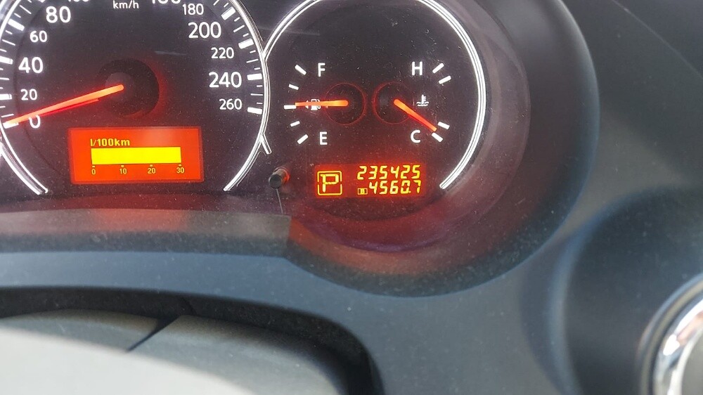 نيسان التيمة ٢٠١٢ مع لوحة - 4