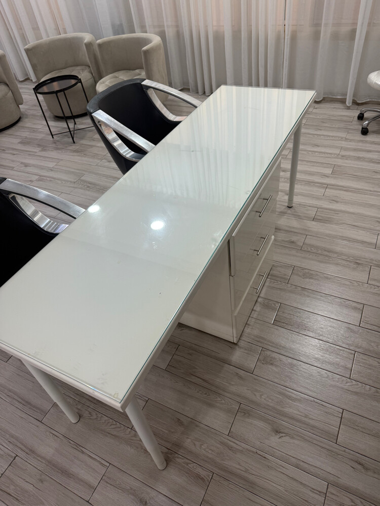 manicure table  - 1
