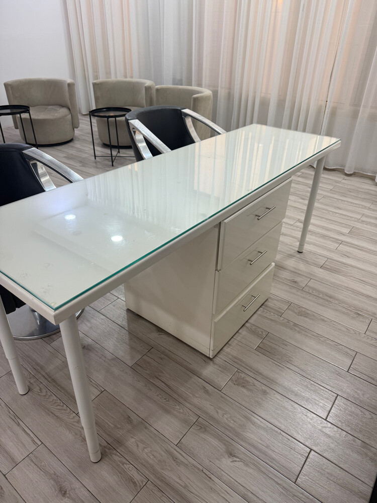 manicure table  - 2