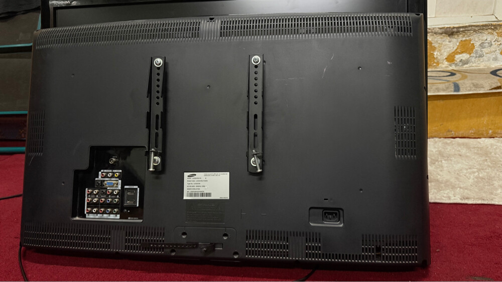 TOSHIBA TV - 4