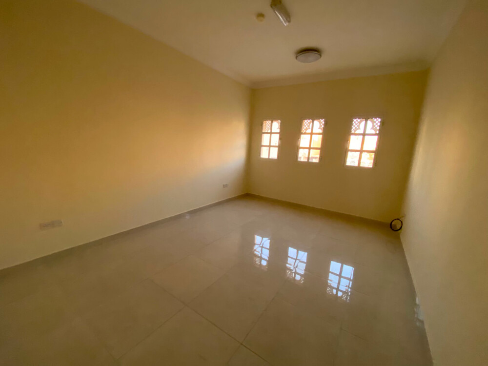 فيلا للإيجار 6 غرف 8500 ريال - 3