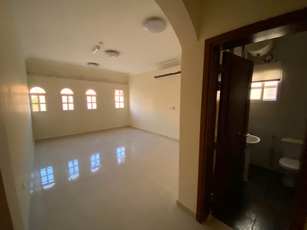 فيلا للإيجار 6 غرف 8500 ريال - 8