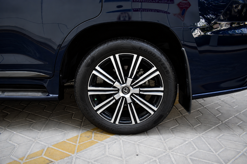 LEXUS LX570 S Low Mileage - 7