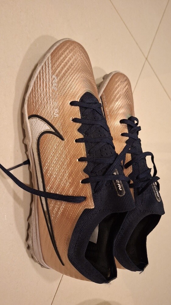 Nike shoes football size 44 - 1
