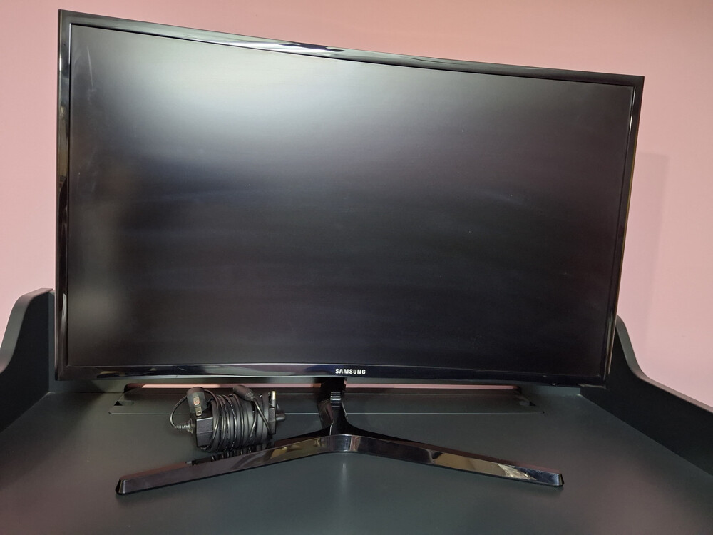 Samsung Monitor  - 2