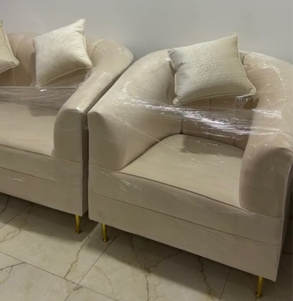 Used sofa in excellent condition. - 4
