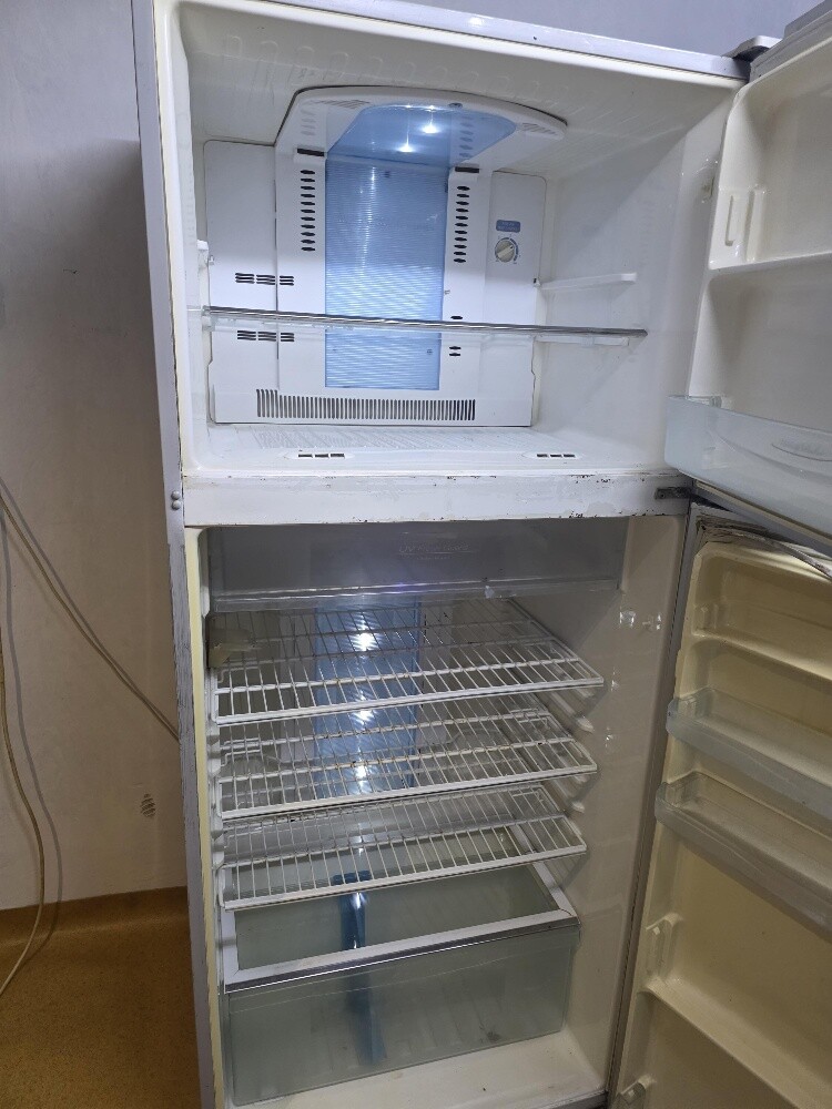 ثلاجه توشيبا عائليه باب زجاجى 600 - 9