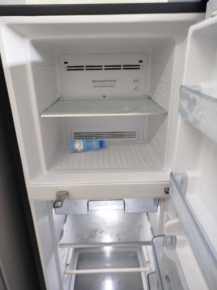Hitachi like new medium fridge sale - 4