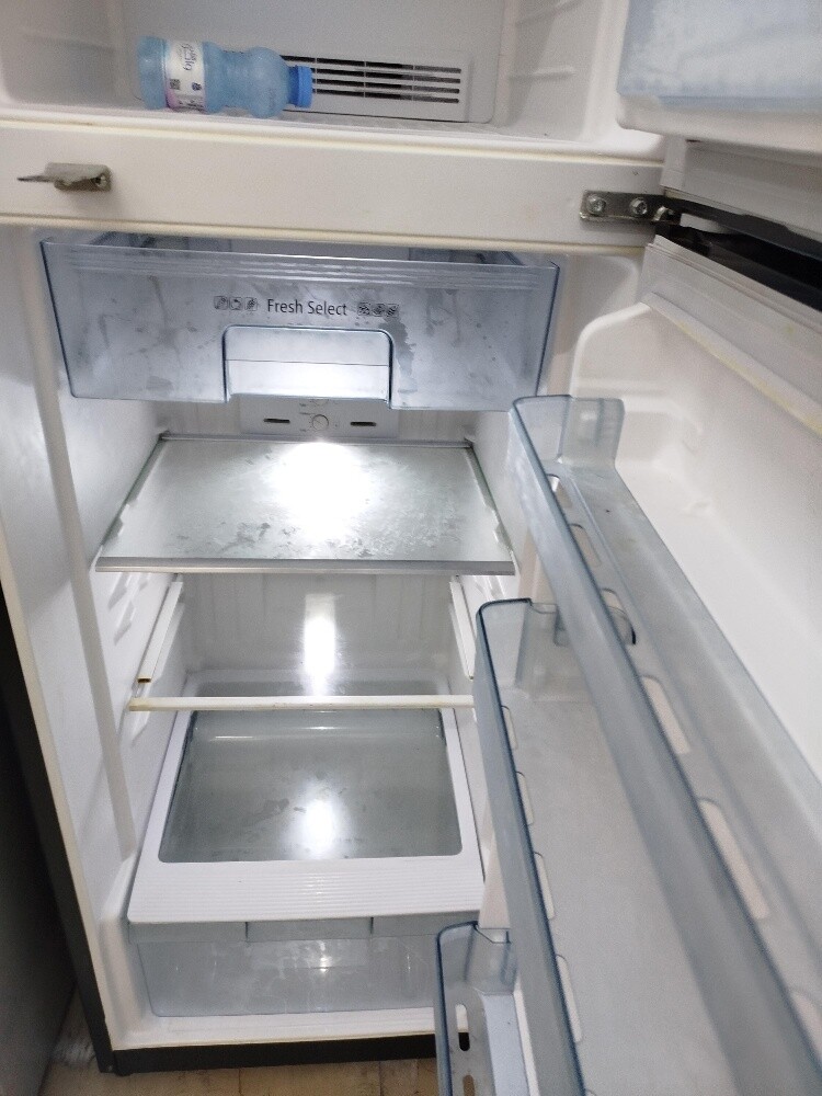 Hitachi like new medium fridge sale - 3