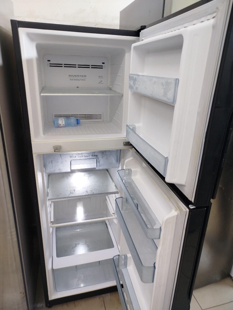 Hitachi like new medium fridge sale - 2