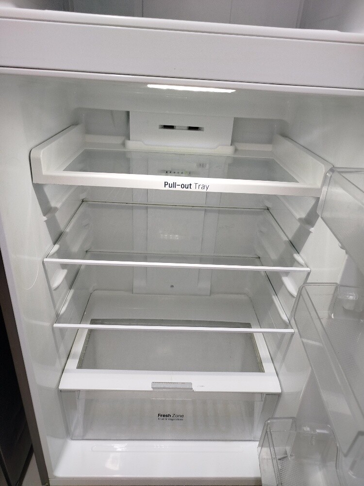 Lg gray same new condition fridge - 4
