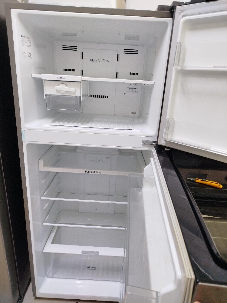 Lg gray same new condition fridge - 2