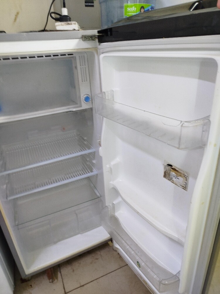 Samsung small single door fridge - 2