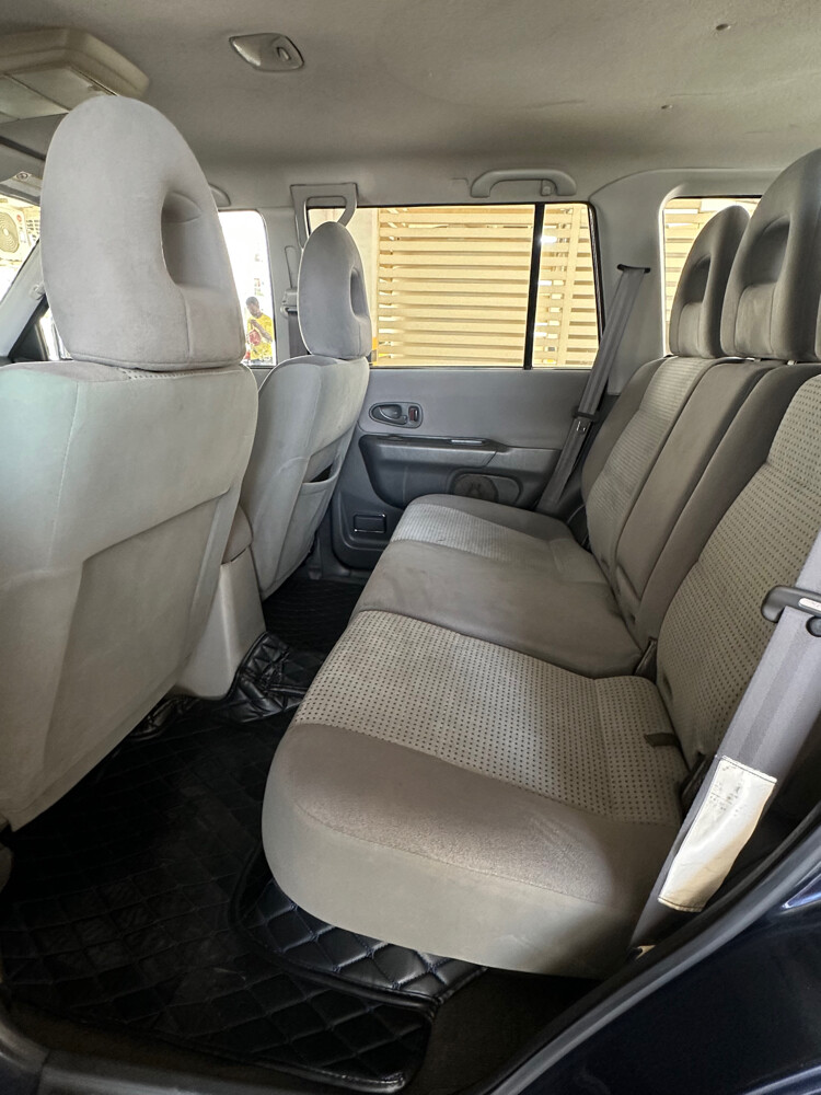 Clean Mitsubishi Nativa low mileage - 6