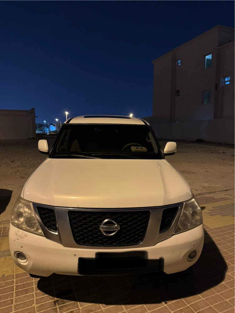 Nissan Patrol SE with sunroof. - 1