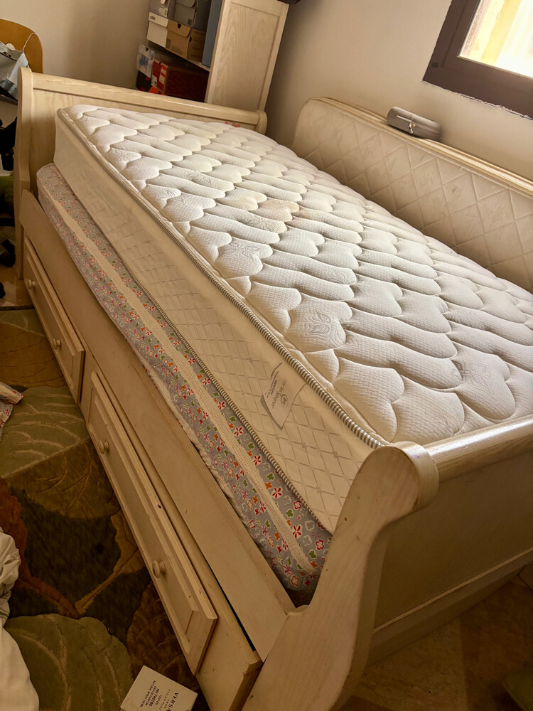 real wooden kid bed & mattress - 9