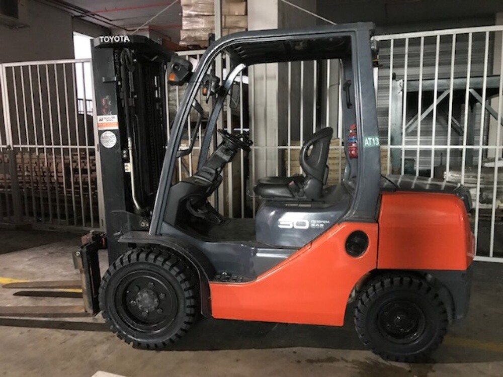 Rent Forklift Available 3,5 & 7ton - 2