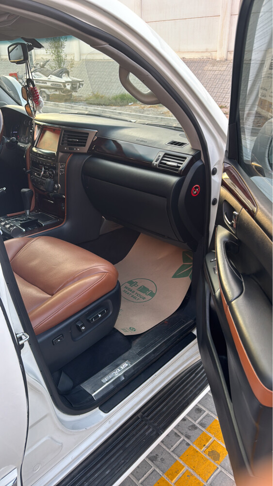 Lexus LX570 - 10