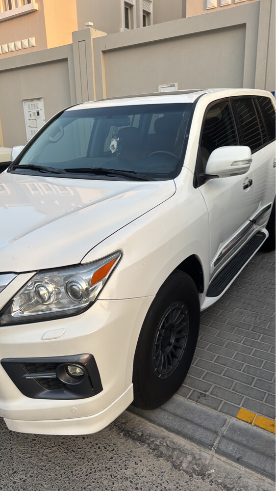 Lexus LX570 - 1
