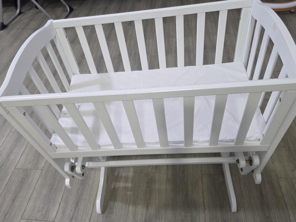 Giggles Baby Crib / Rocking Cradle - 4
