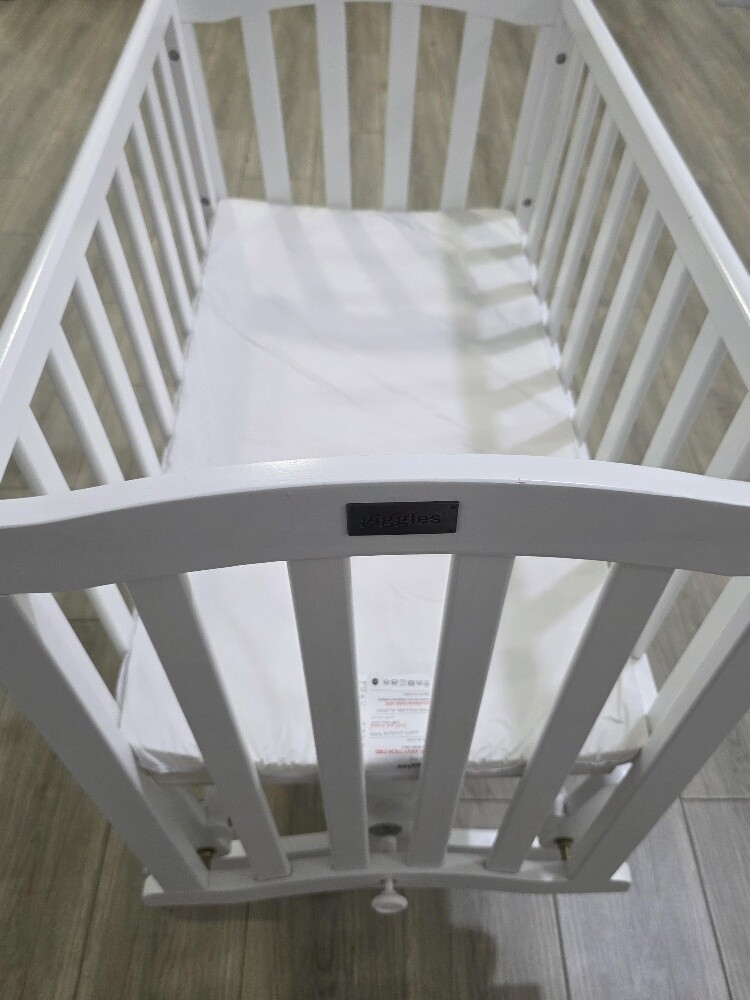 Giggles Baby Crib / Rocking Cradle - 3