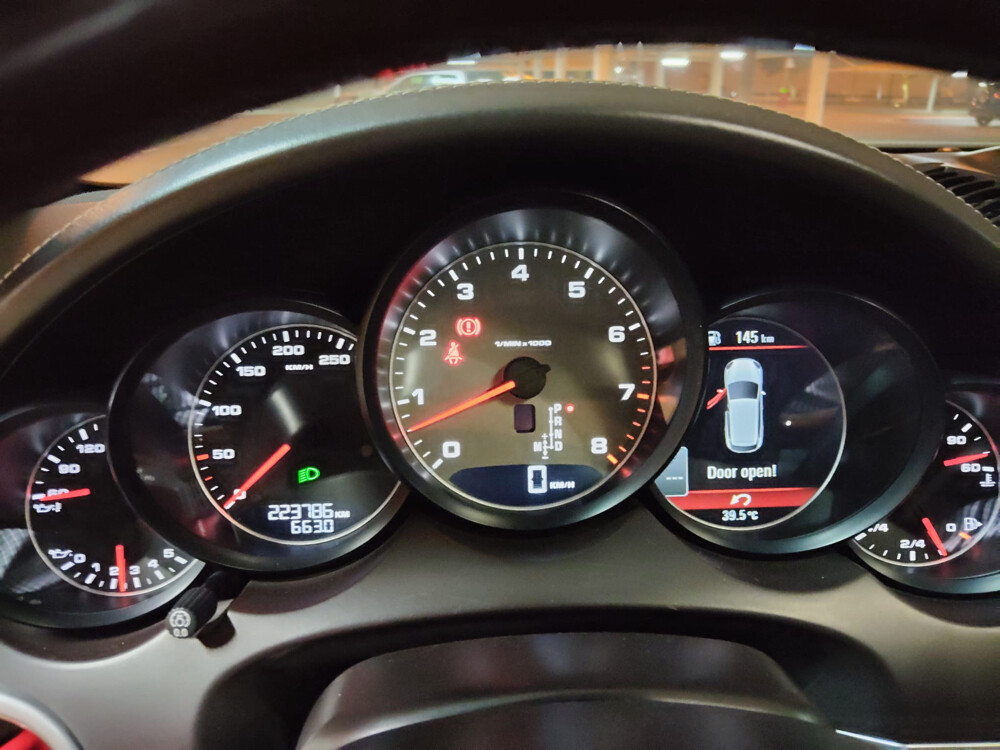 Porsche Cayenne S 32,000 2012  - 6