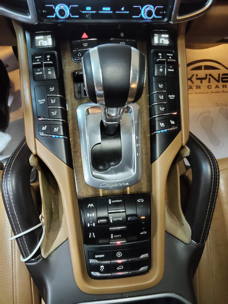 Porsche Cayenne S 32,000 2012  - 4