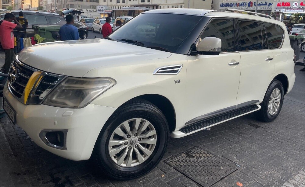 Nissan    patrol    platinum  2015 - 1