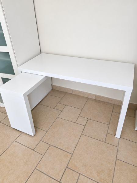 IKEA MALM desk - 2