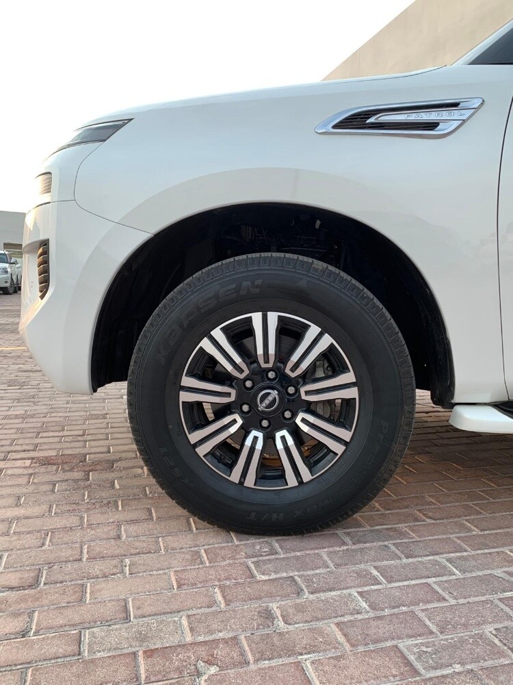 Nissan Patrol in perfect condition - 9